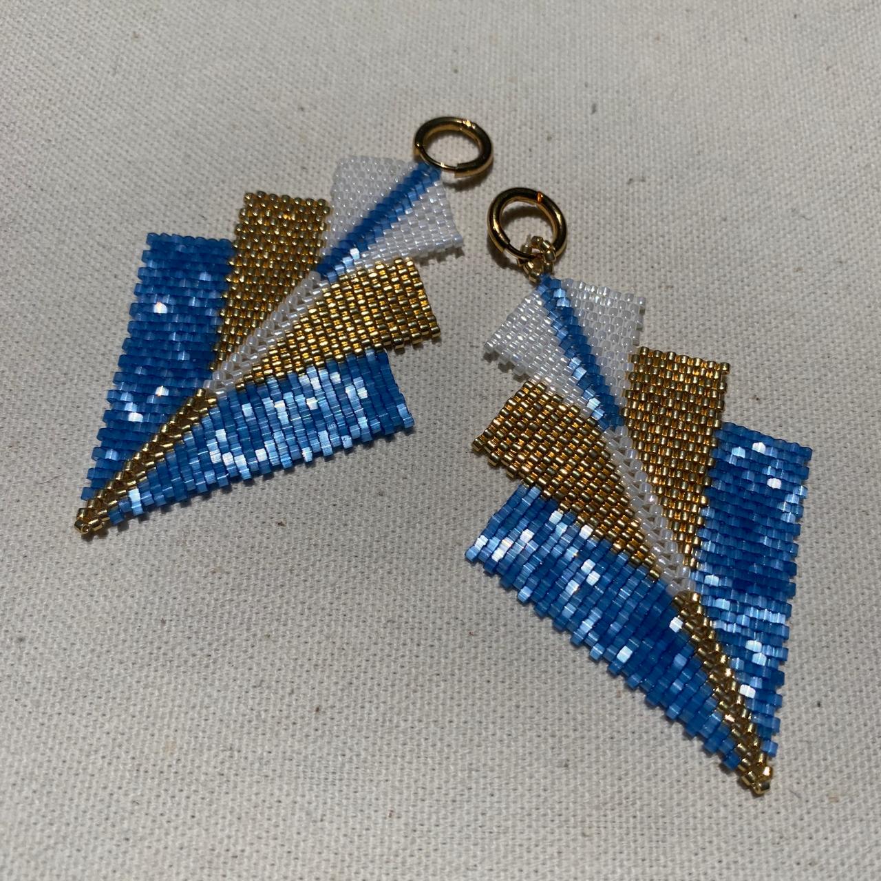 Aretes Danika Azul Escamas y Blanco