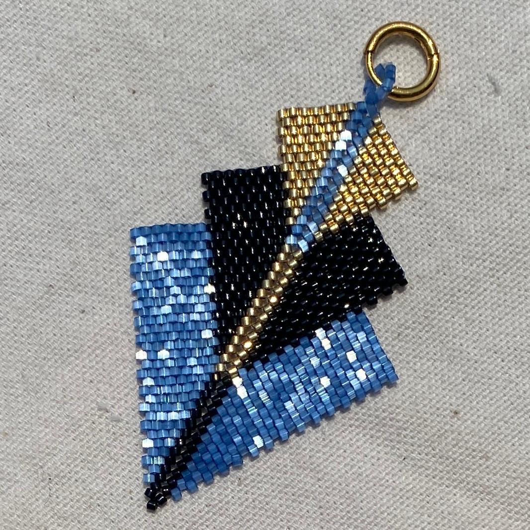 Aretes Danika Azul Escamas y Negro