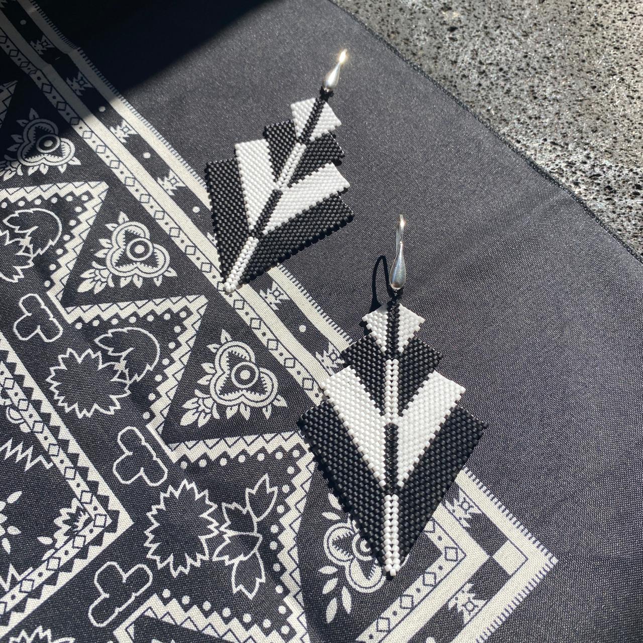 Aretes Volans Negro y Blanco