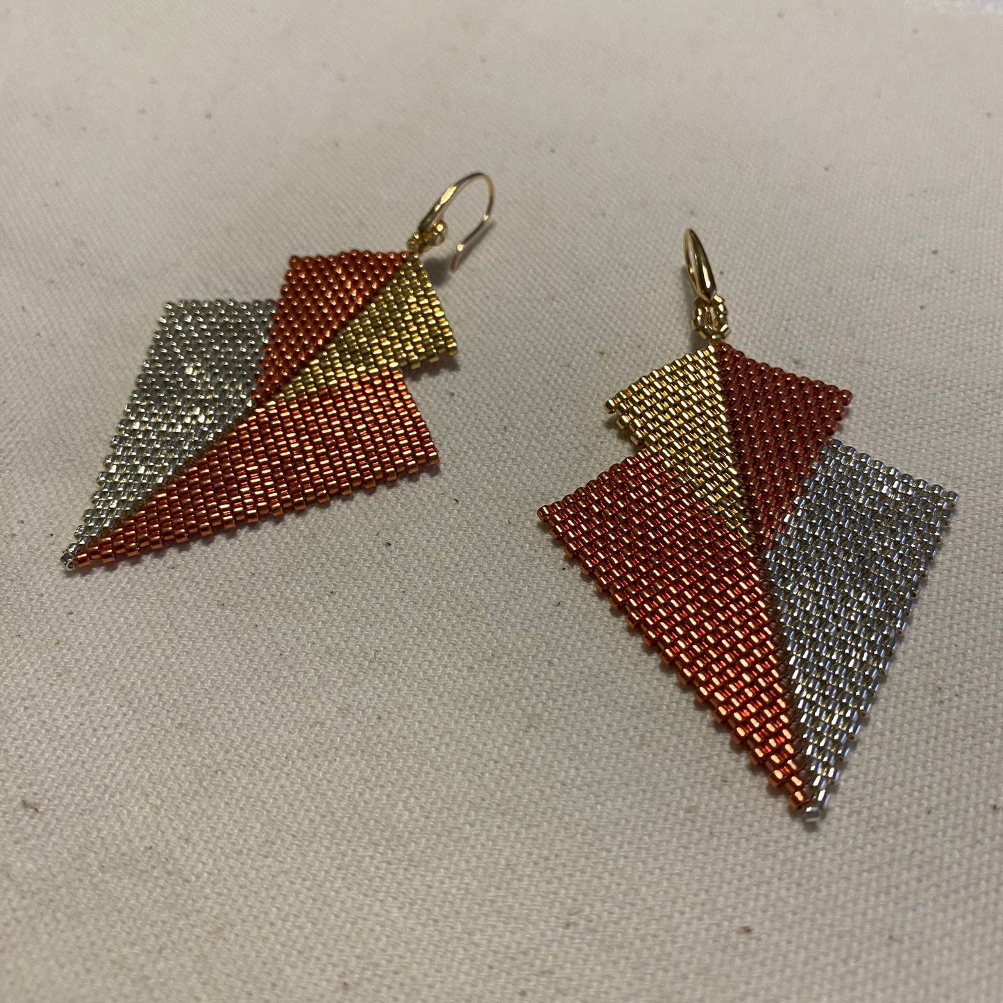 Aretes Atik Tres Oros Cobre - Asimétrico