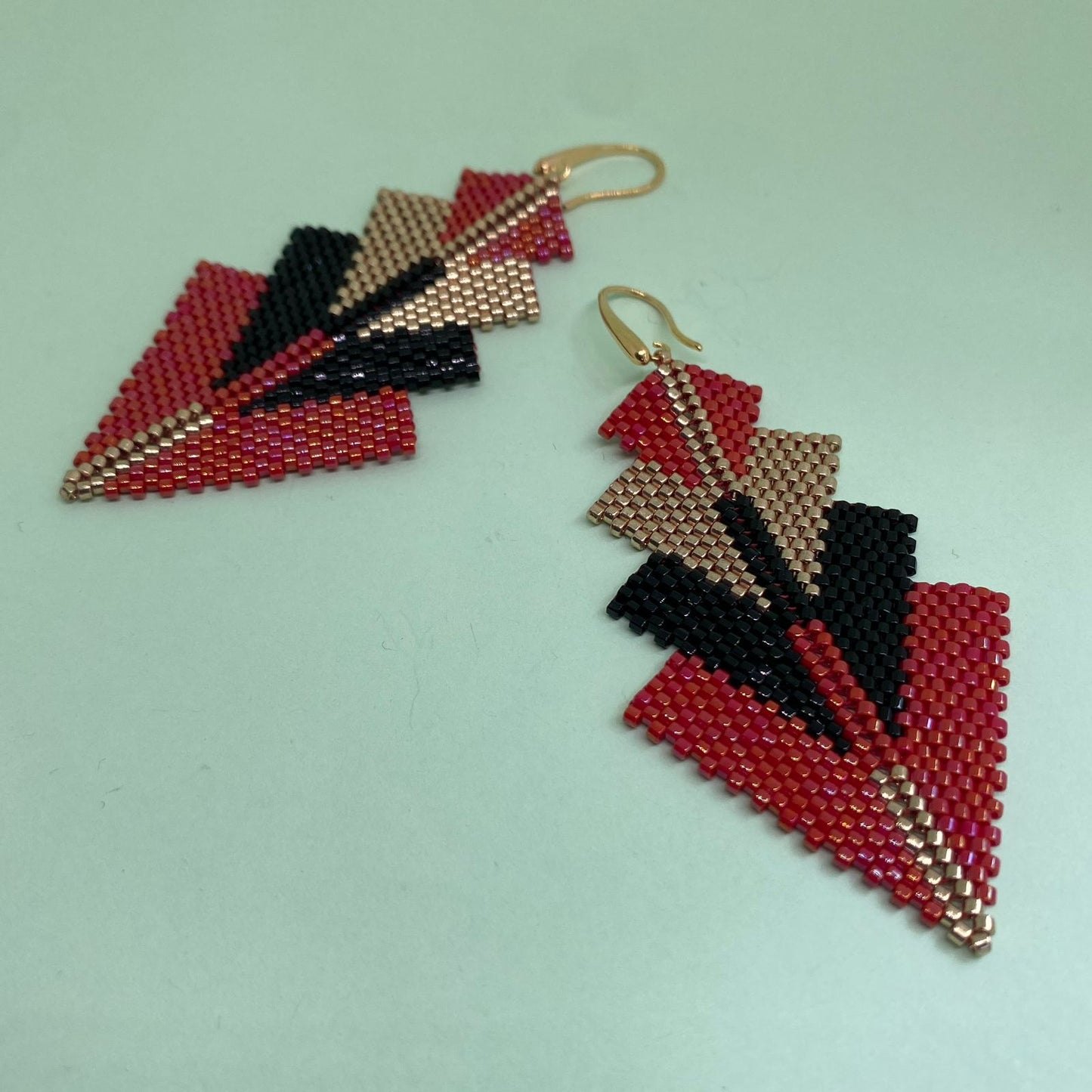 Aretes Rigel Rojo y Negro