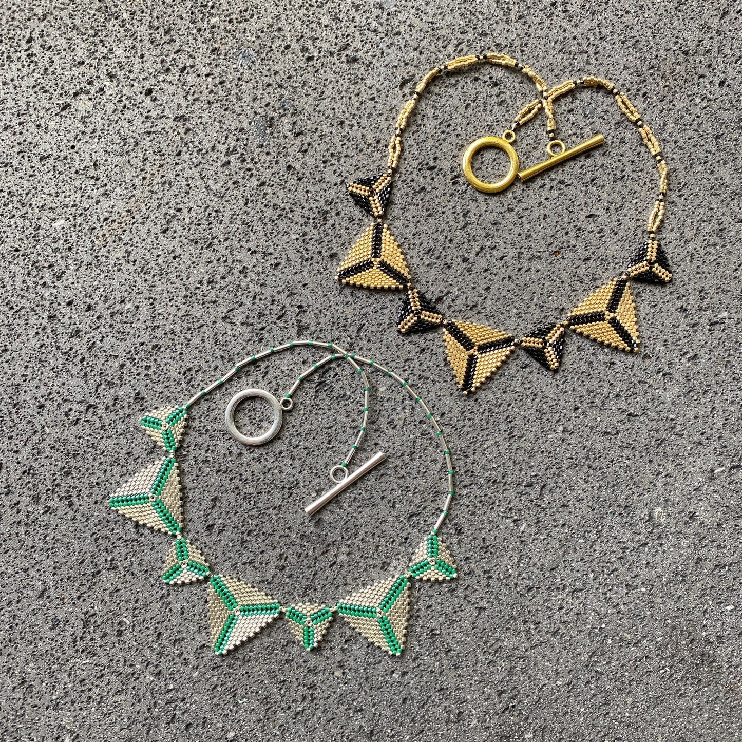 Collar Altaïr Verde Esmeralda y Plateado