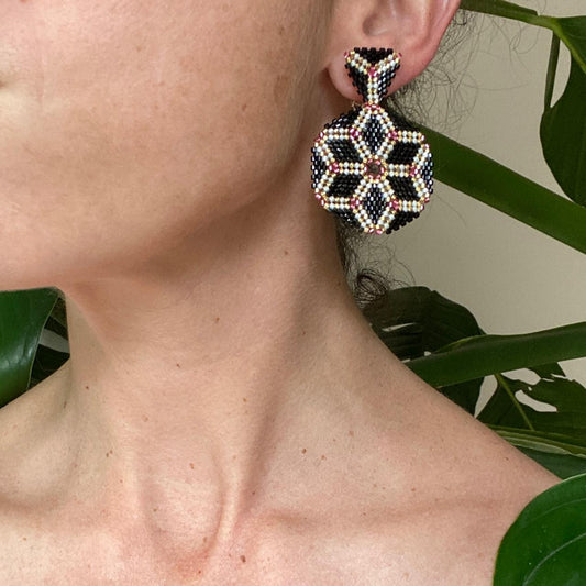 Aretes Altair I Negro, Dorado y Rosa