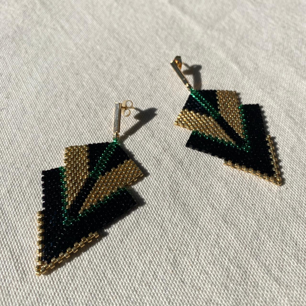 Aretes Centauri Negro, Verde Limón y Dorado