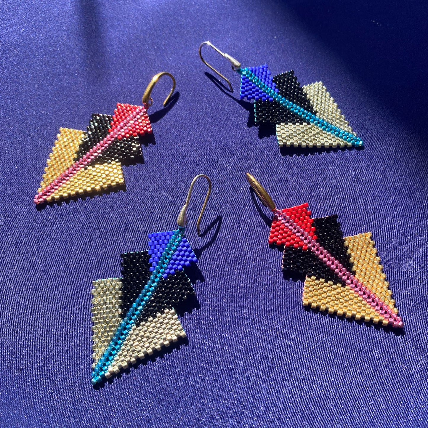 Aretes Mini Rigel Azul Klein, Negro y Plateado