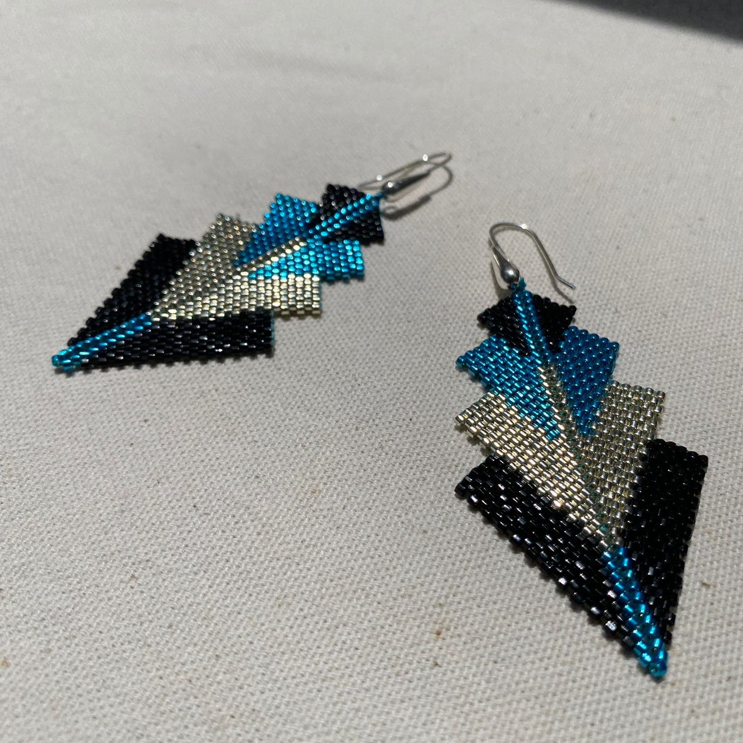 Aretes Rigel Azul Eléctrico y Plateado