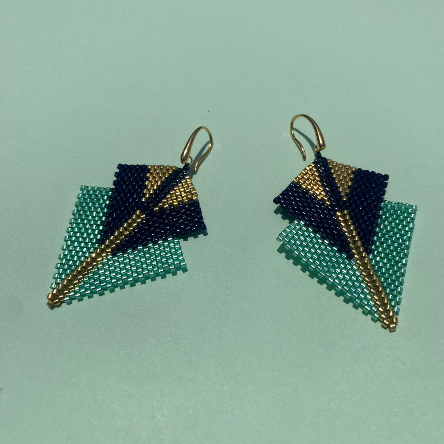 Aretes Centauri Verde Agua, Azul Marino y Dorado