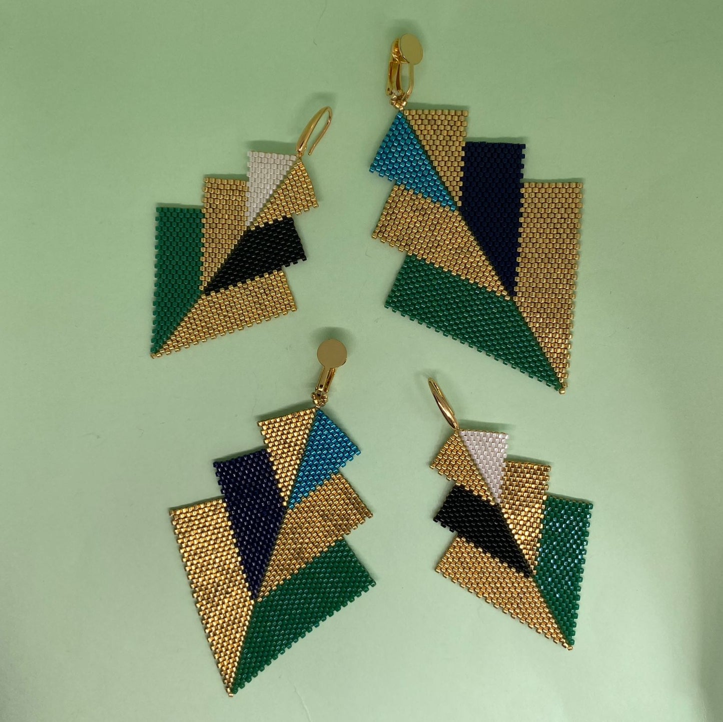 Aretes Danika Dorado y Verde Esmeralda - Asimétrico