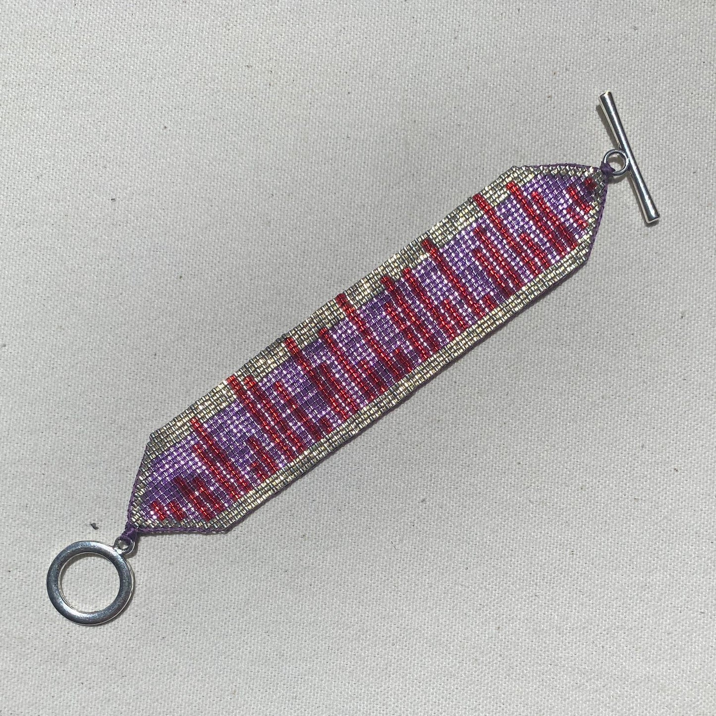 Conjunto Aretes Prabhas y Pulsera Líneas Rojo y Morado