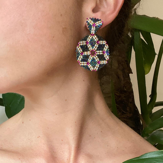 Aretes Altair I Azul Oscuro, Dorado y Fushia