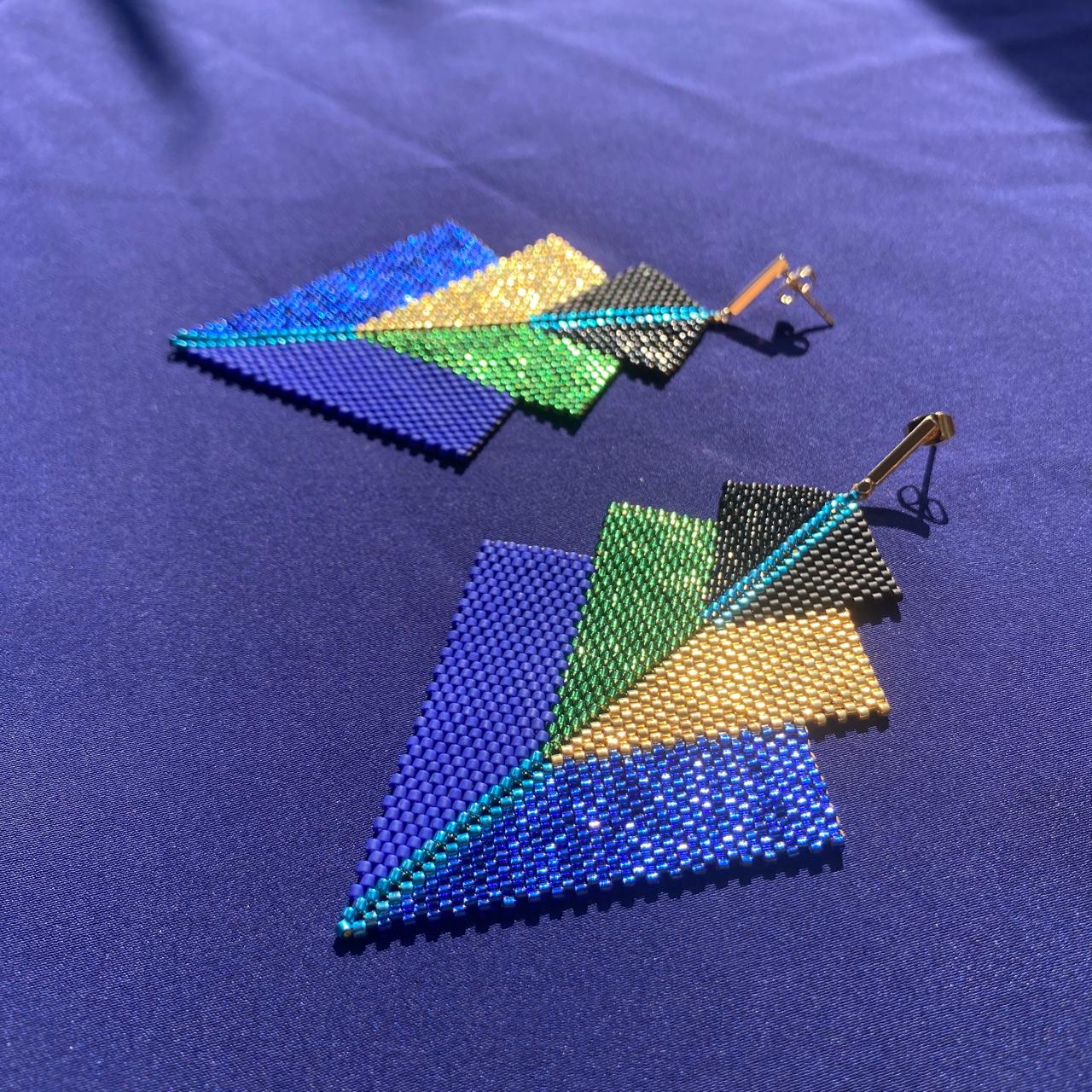 Aretes Cygni Pavo Real