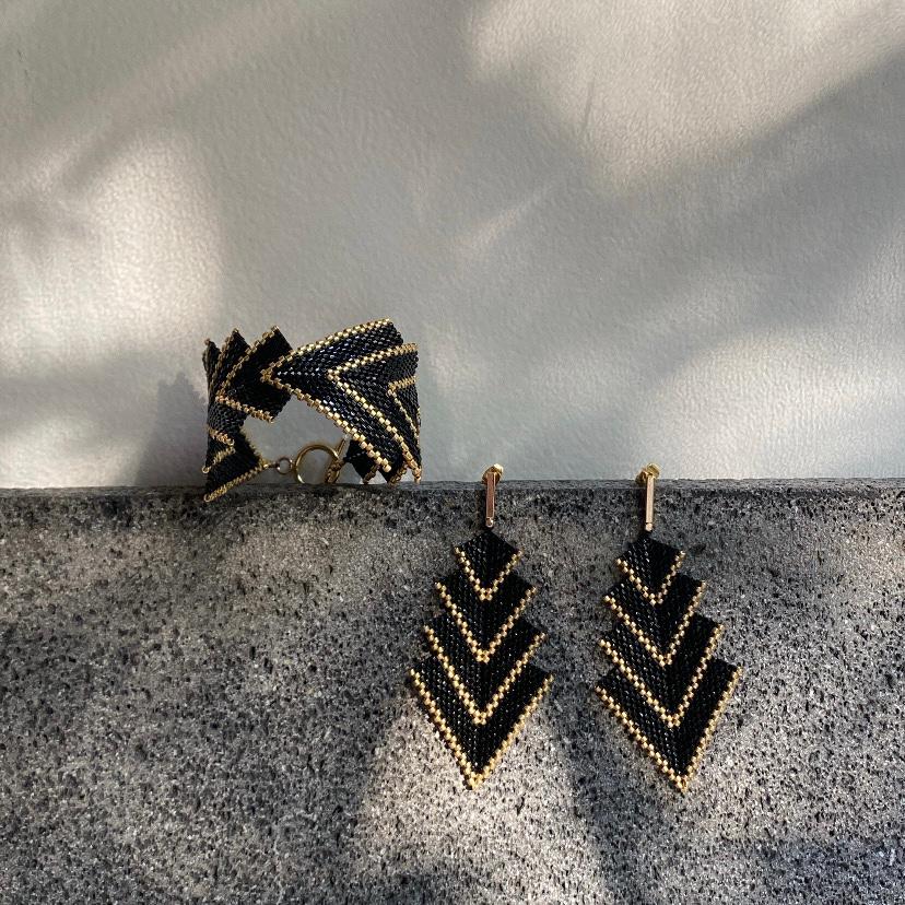 Aretes Rigel Negro y Dorado