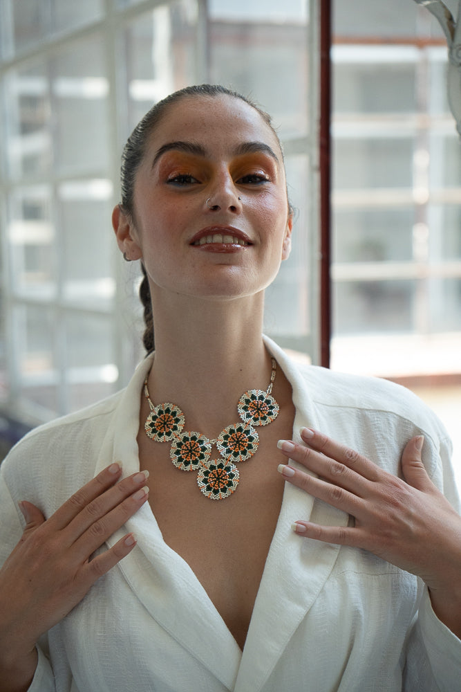 Conjunto Aretes Juno y Collar Cempasúchitl