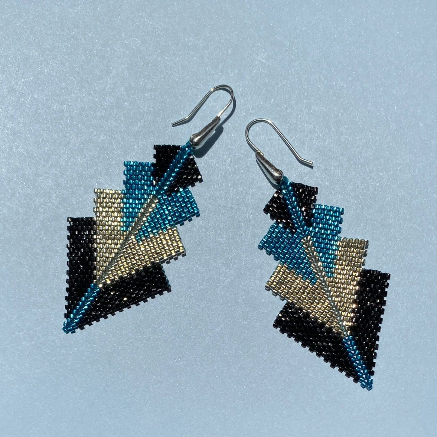 Aretes Rigel Azul Eléctrico y Plateado