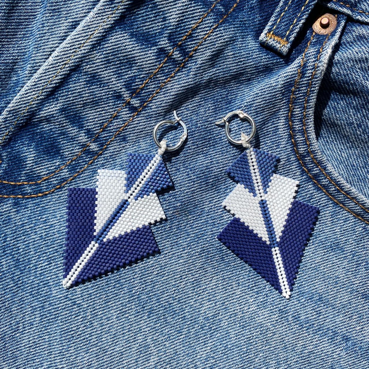 Aretes Danika Azul y Blanco