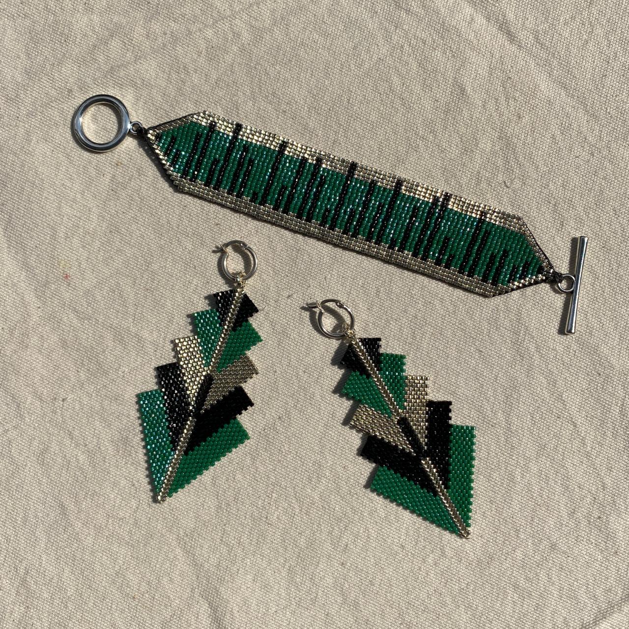 Conjunto Aretes Capella y Pulsera Verde Esmeralda