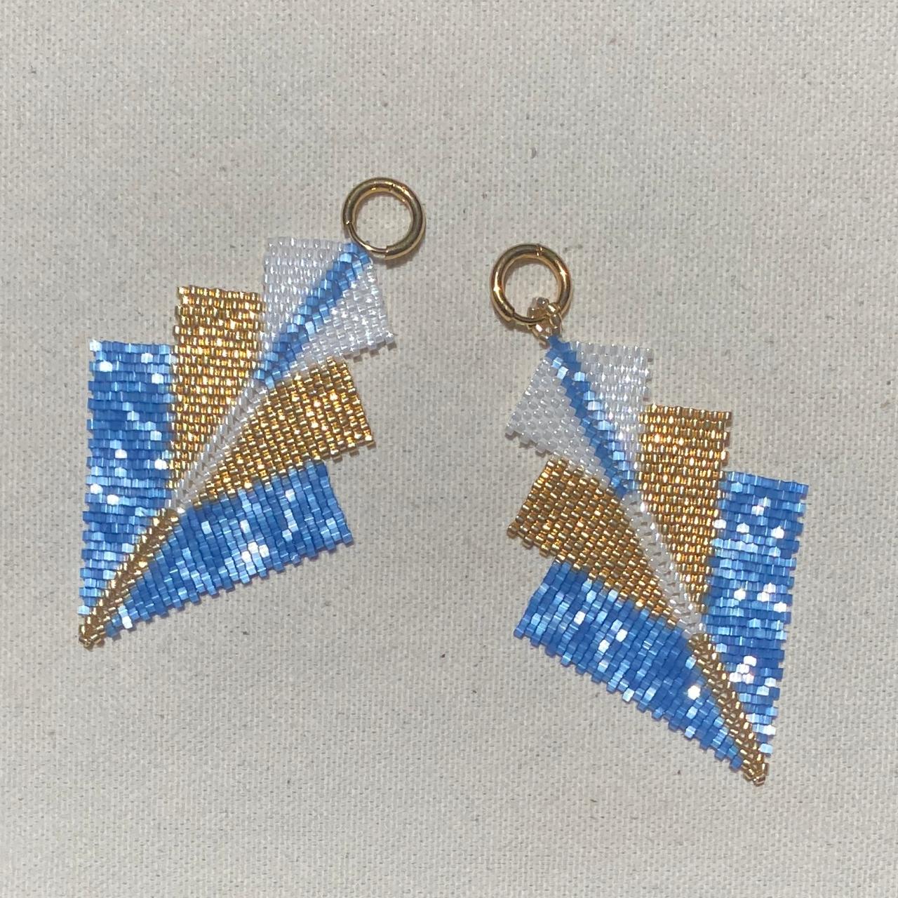 Aretes Danika Azul Escamas y Blanco