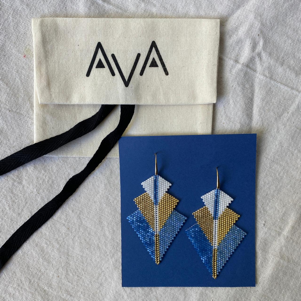 Aretes Danika Azul Escamas y Blanco