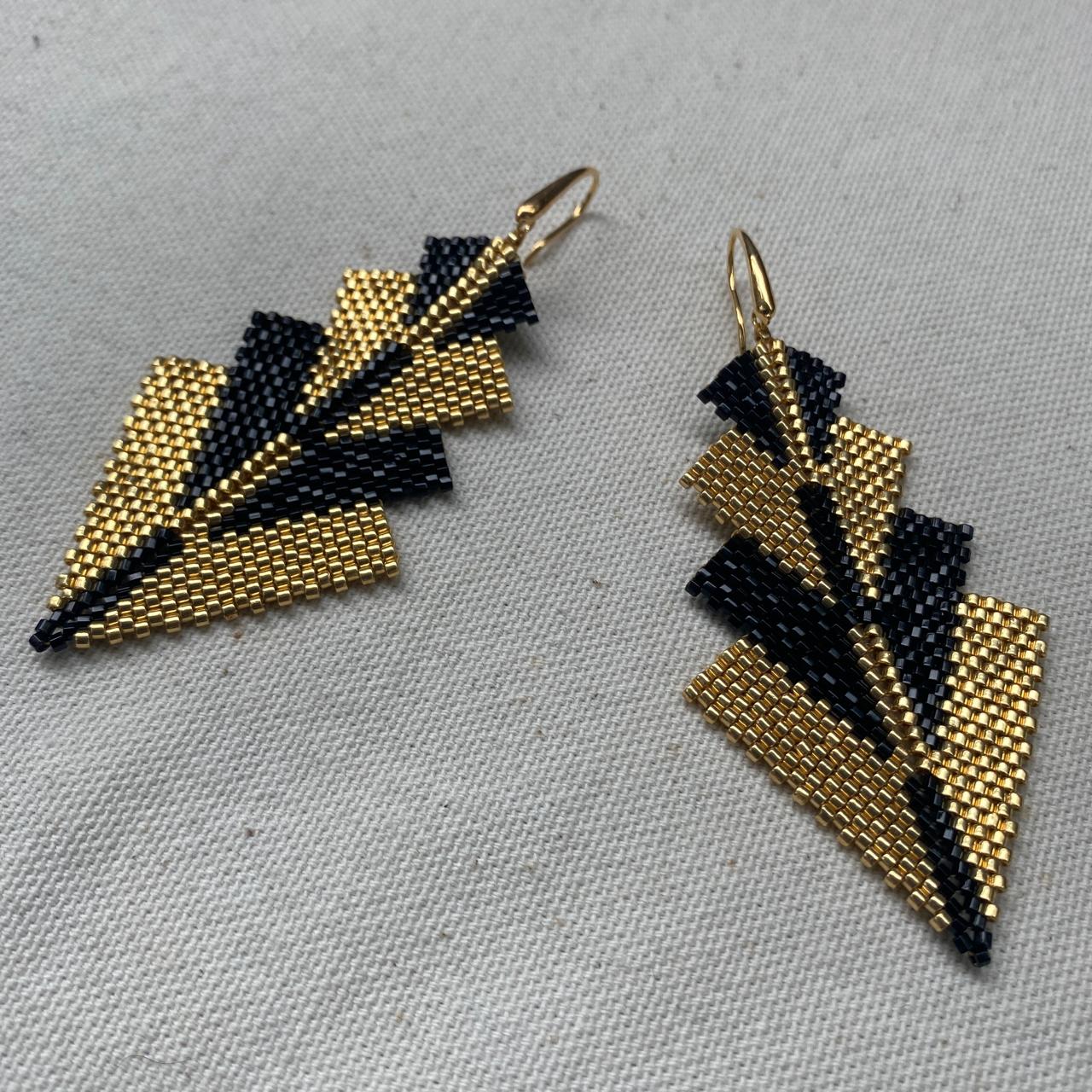 Aretes Rigel Dorado y Negro