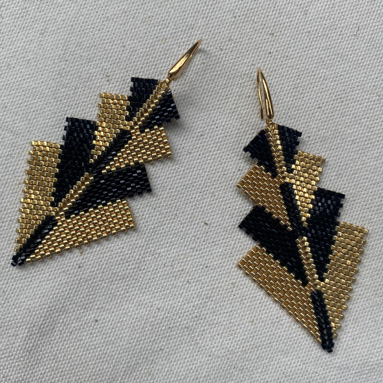 Aretes Rigel Dorado y Negro