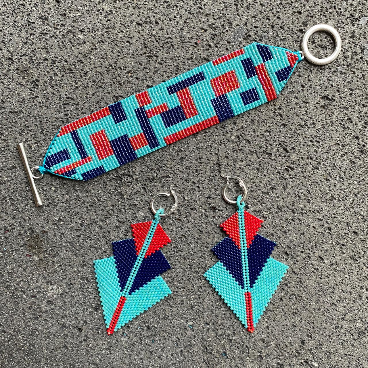 Conjunto Aretes Danika y Pulsera Azul Turquesa, Azul Marino y Rojo