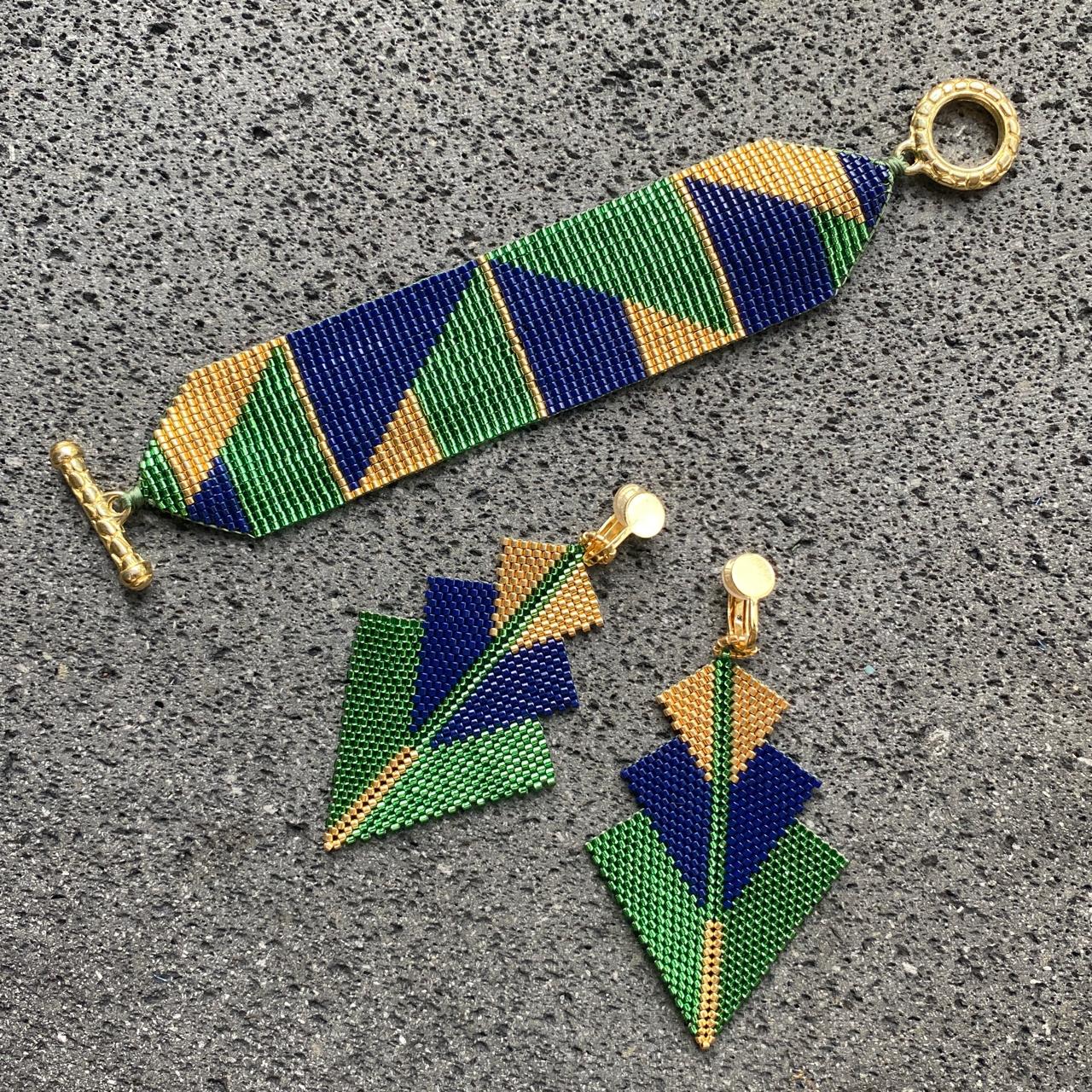 Conjunto Aretes Danika y Pulsera Verde Limón, Azul Marino y Dorado