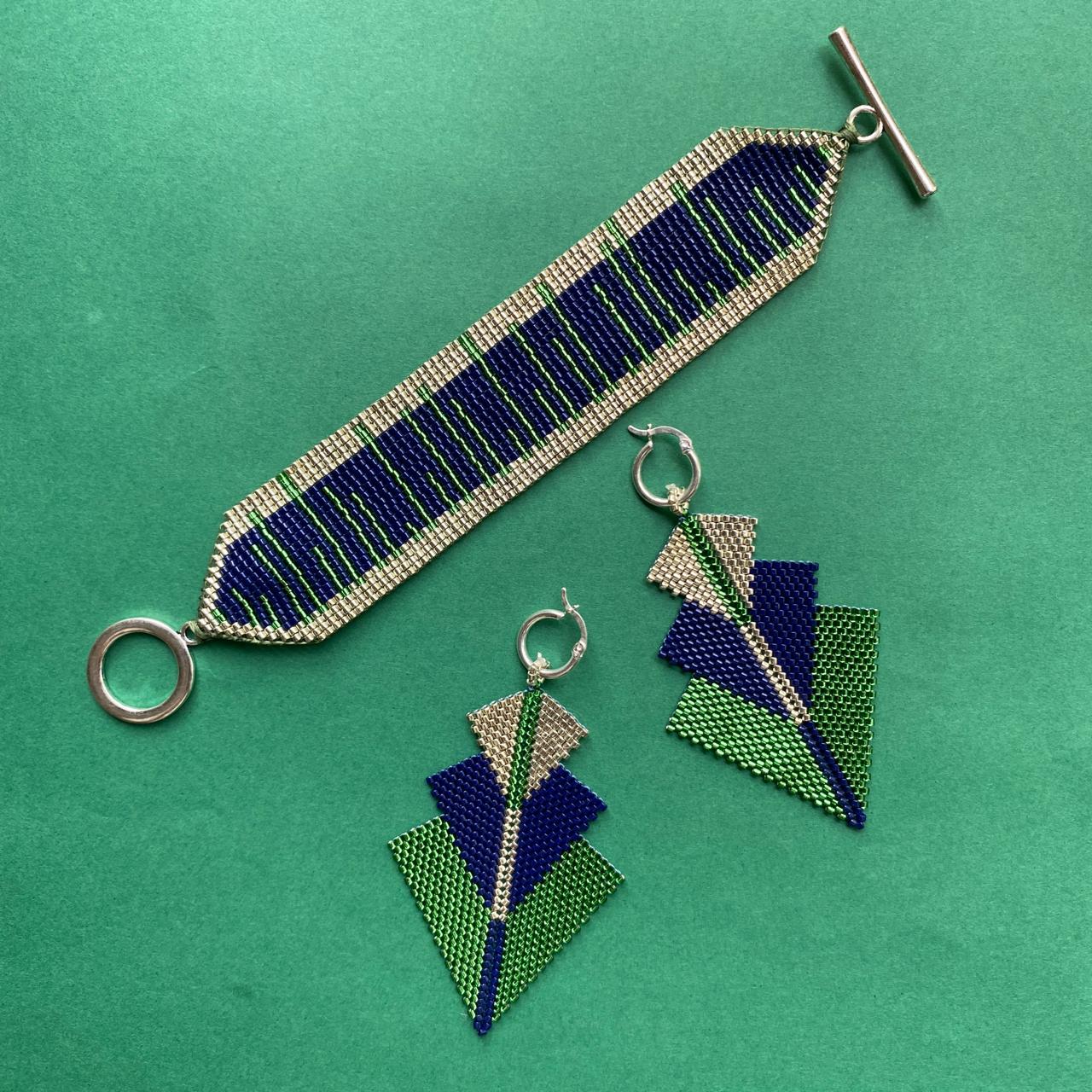 Conjunto Aretes Danika y Pulsera Verde Limón, Azul Marino y Plateado