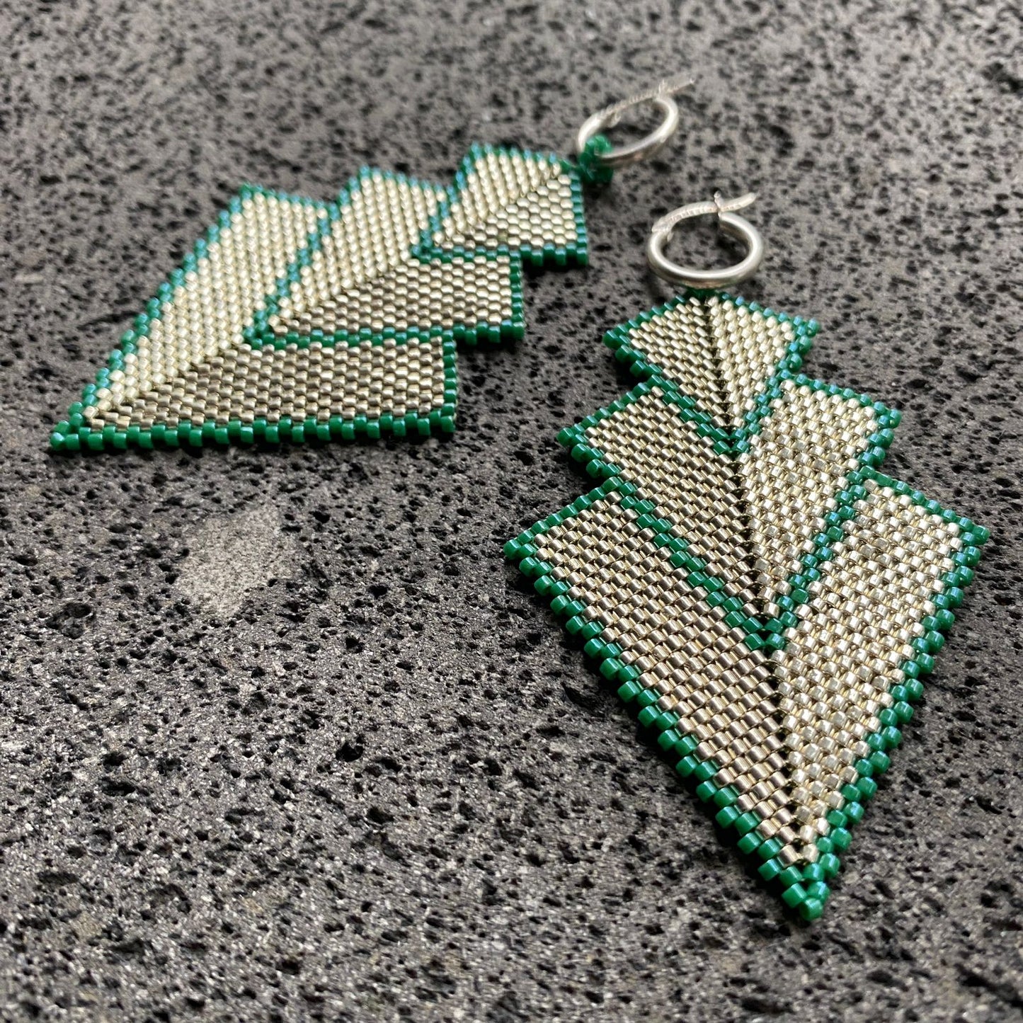 Aretes Danika Plata y Verde Esmeralda