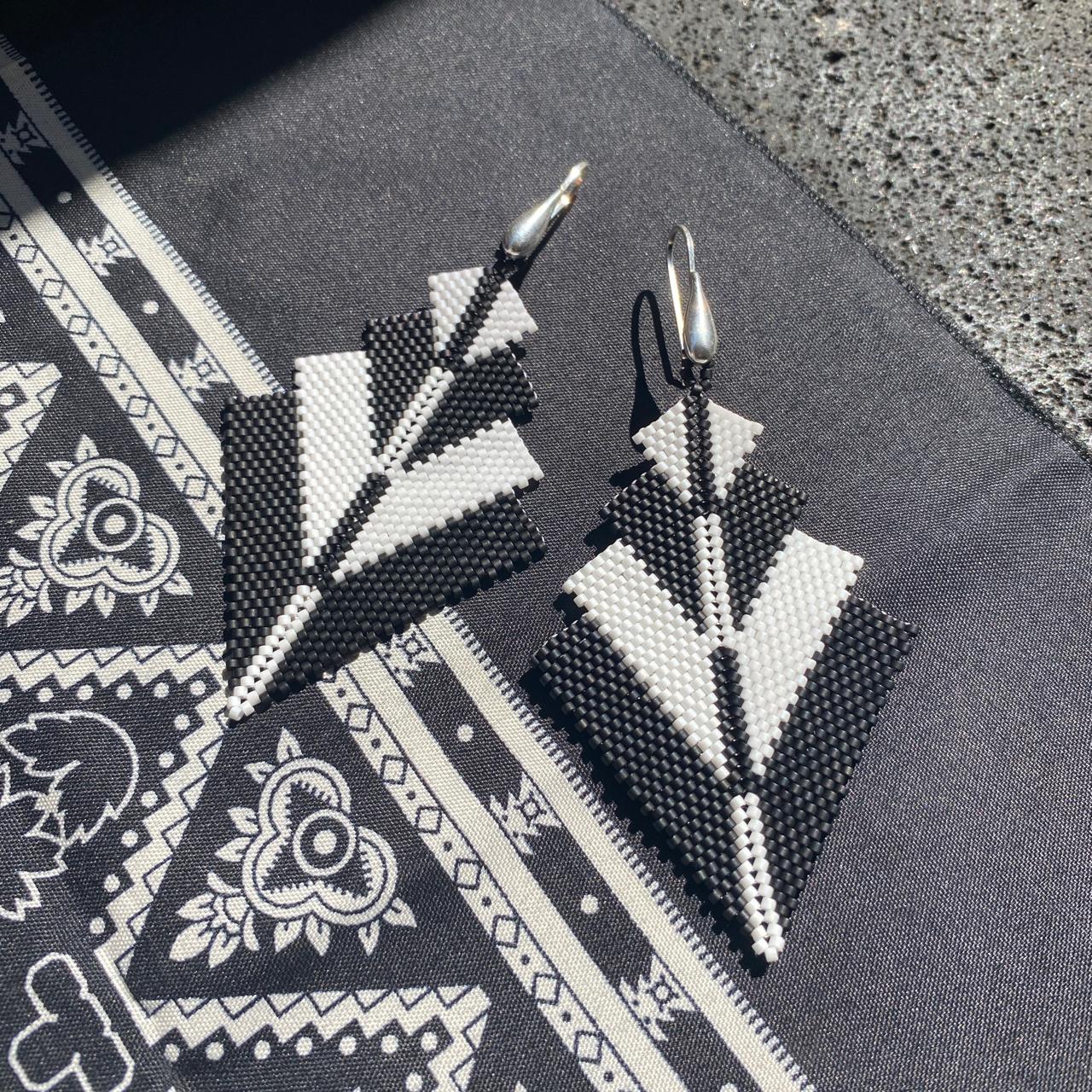 Aretes Vega Negro y Blanco