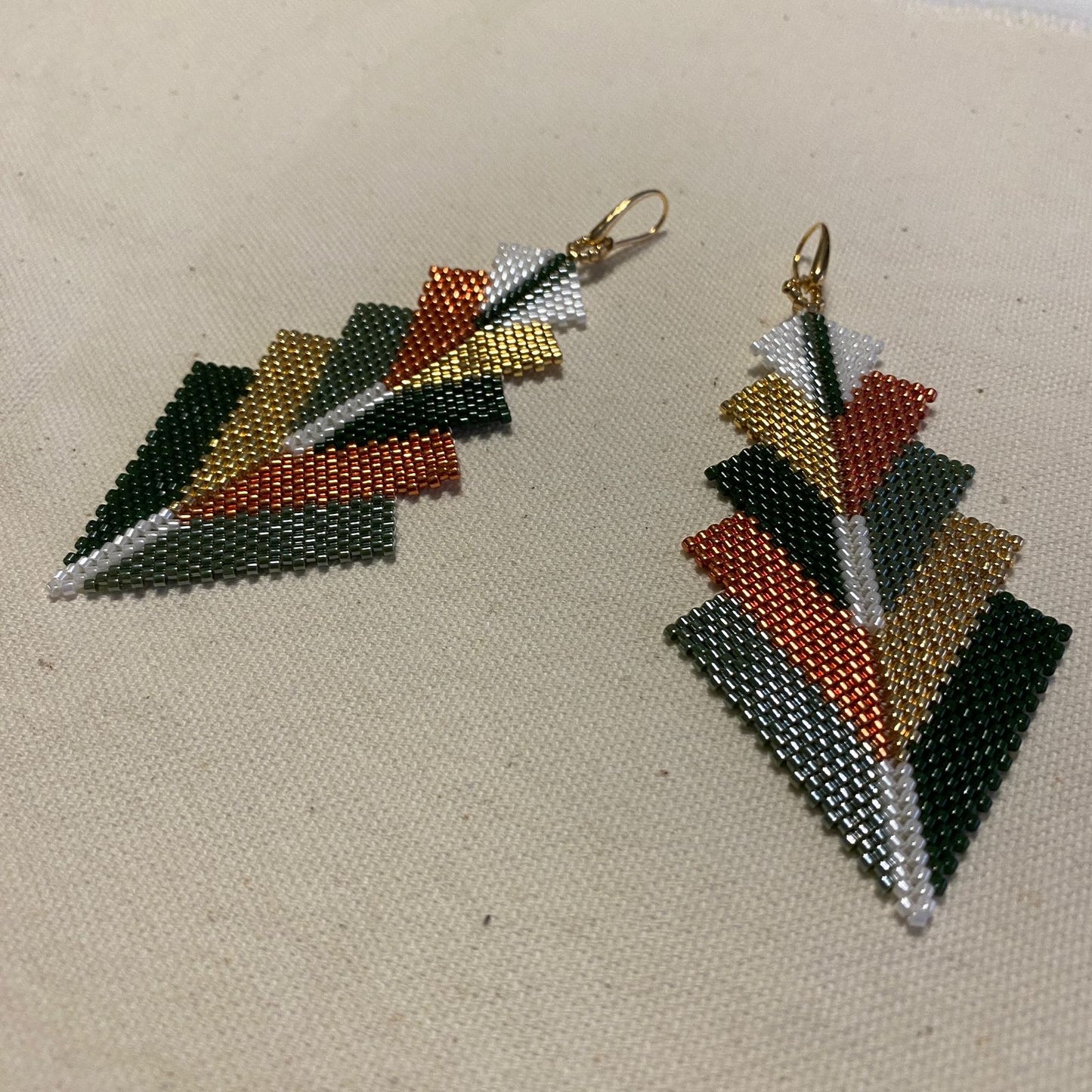 Aretes Capella Verdes y Dorados - Asimétrico