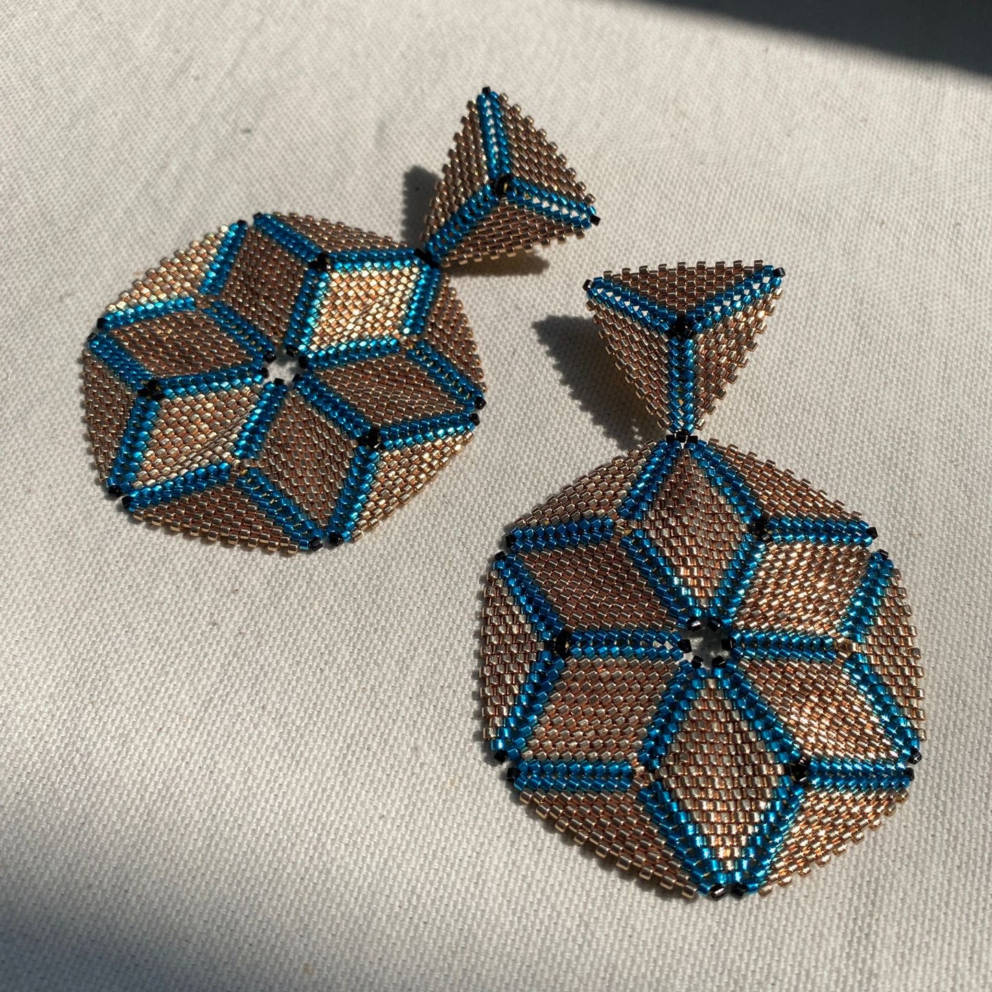 Aretes Altair III Azul Eléctrico y Dorado