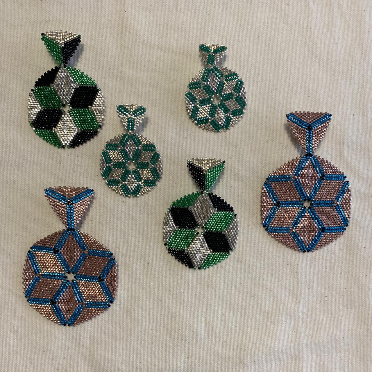 Aretes Altair II Verde Limón, Negro y Plateado