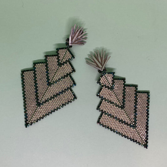 Aretes Vega Plateado y Verde con Broches Magueyes