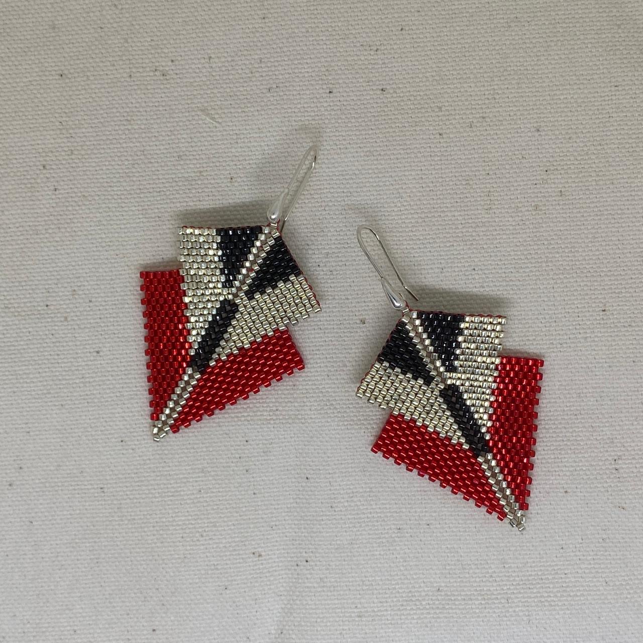 Aretes Centauri Rojo y Negro