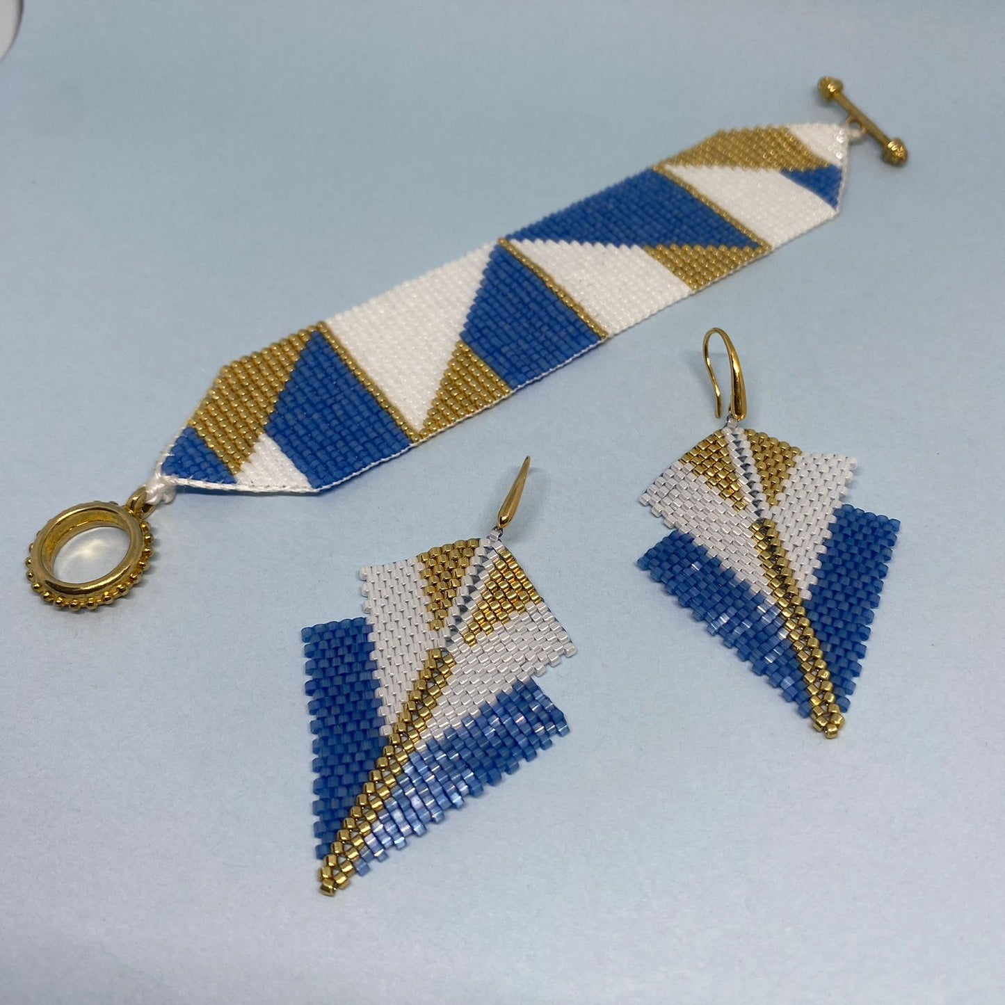 Conjunto Aretes Centauri y Pulsera Azul Escamas