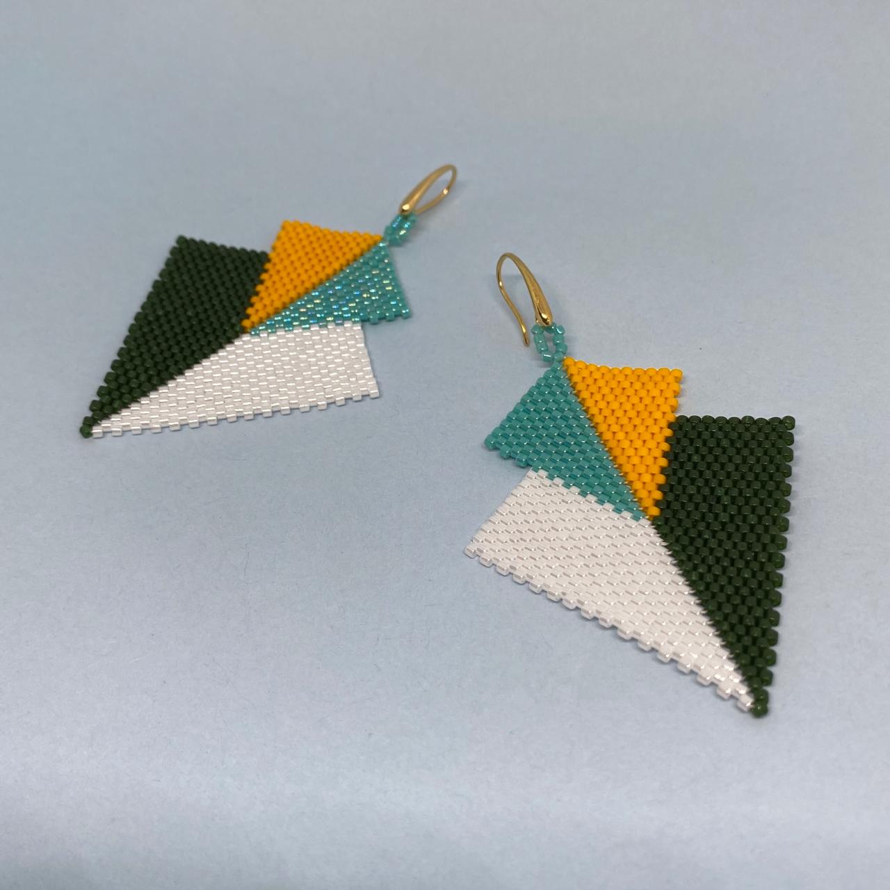 Aretes Atik Verde Olivo y Blanco - Asimétrico