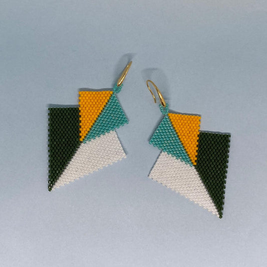 Aretes Atik Verde Olivo y Blanco - Asimétrico