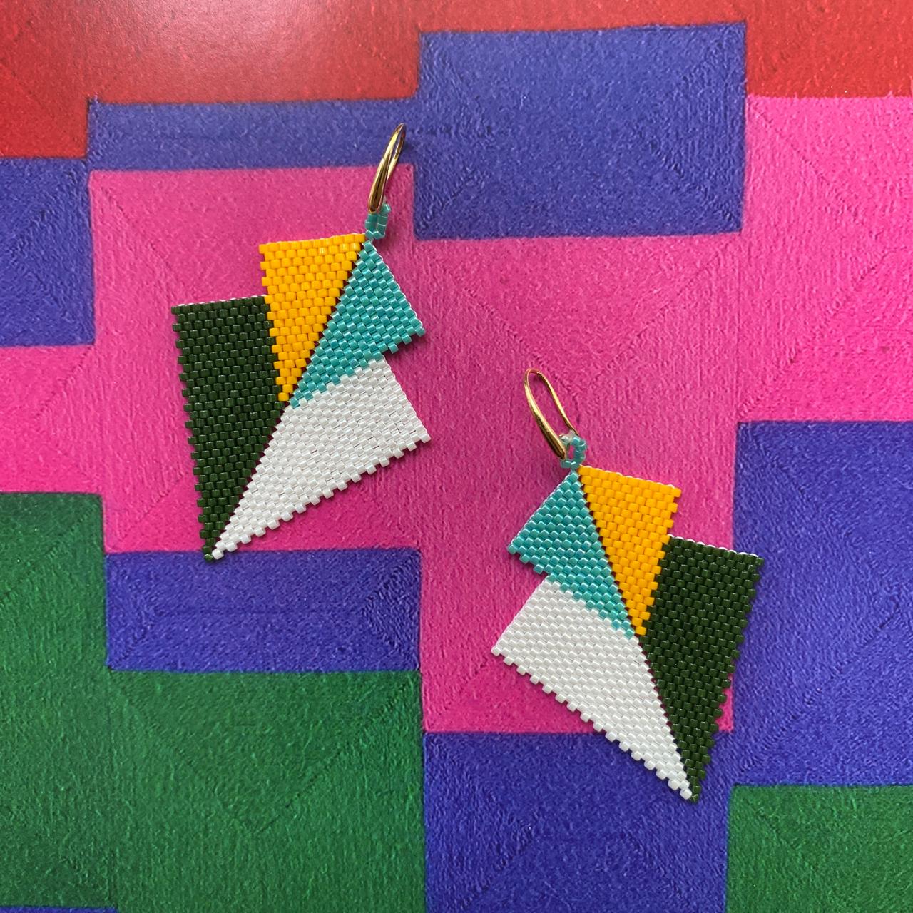 Aretes Atik Verde Olivo y Blanco - Asimétrico