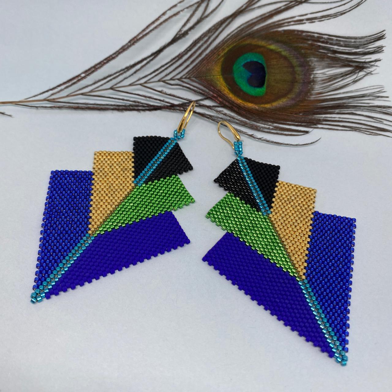 Aretes Cygni Pavo Real