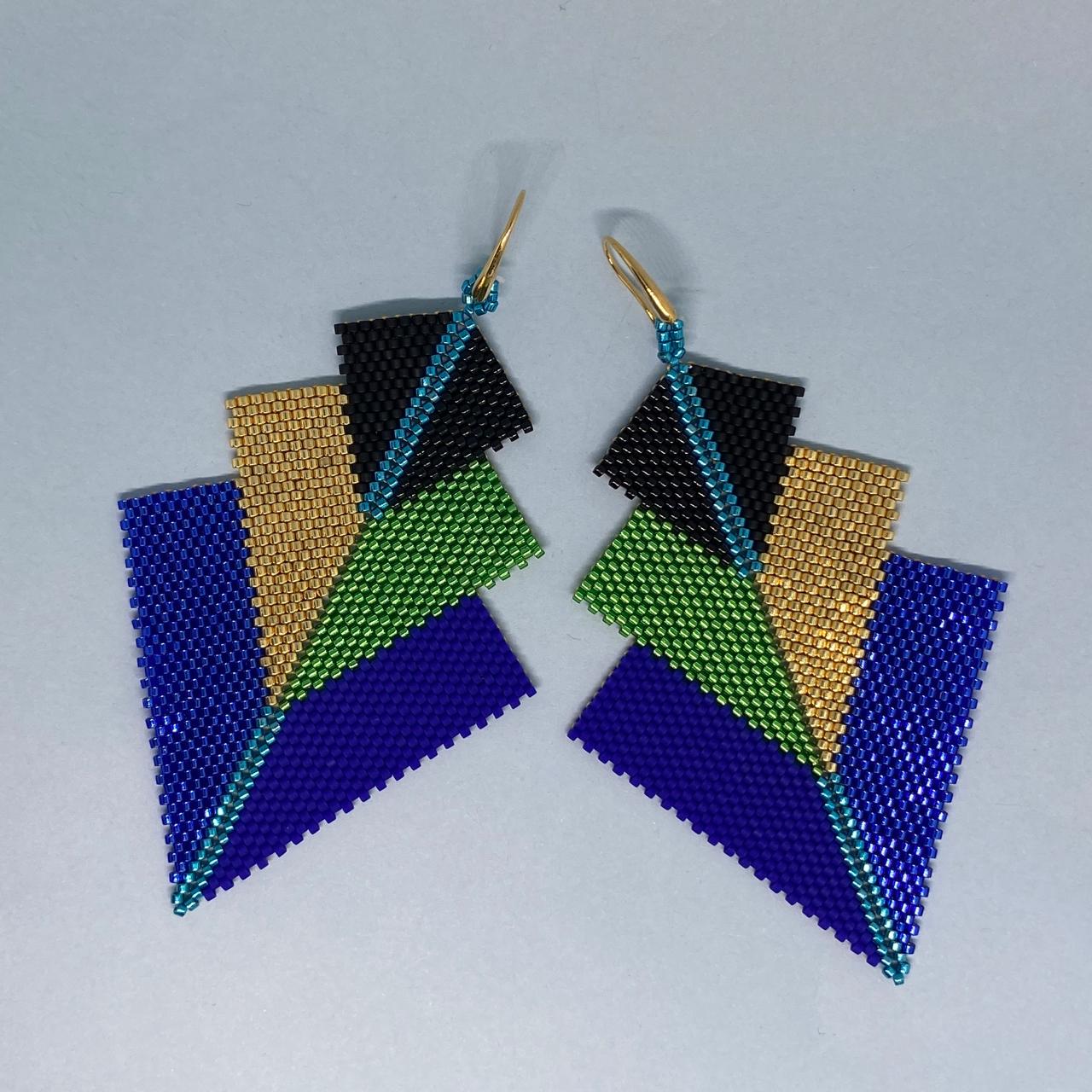 Aretes Cygni Pavo Real
