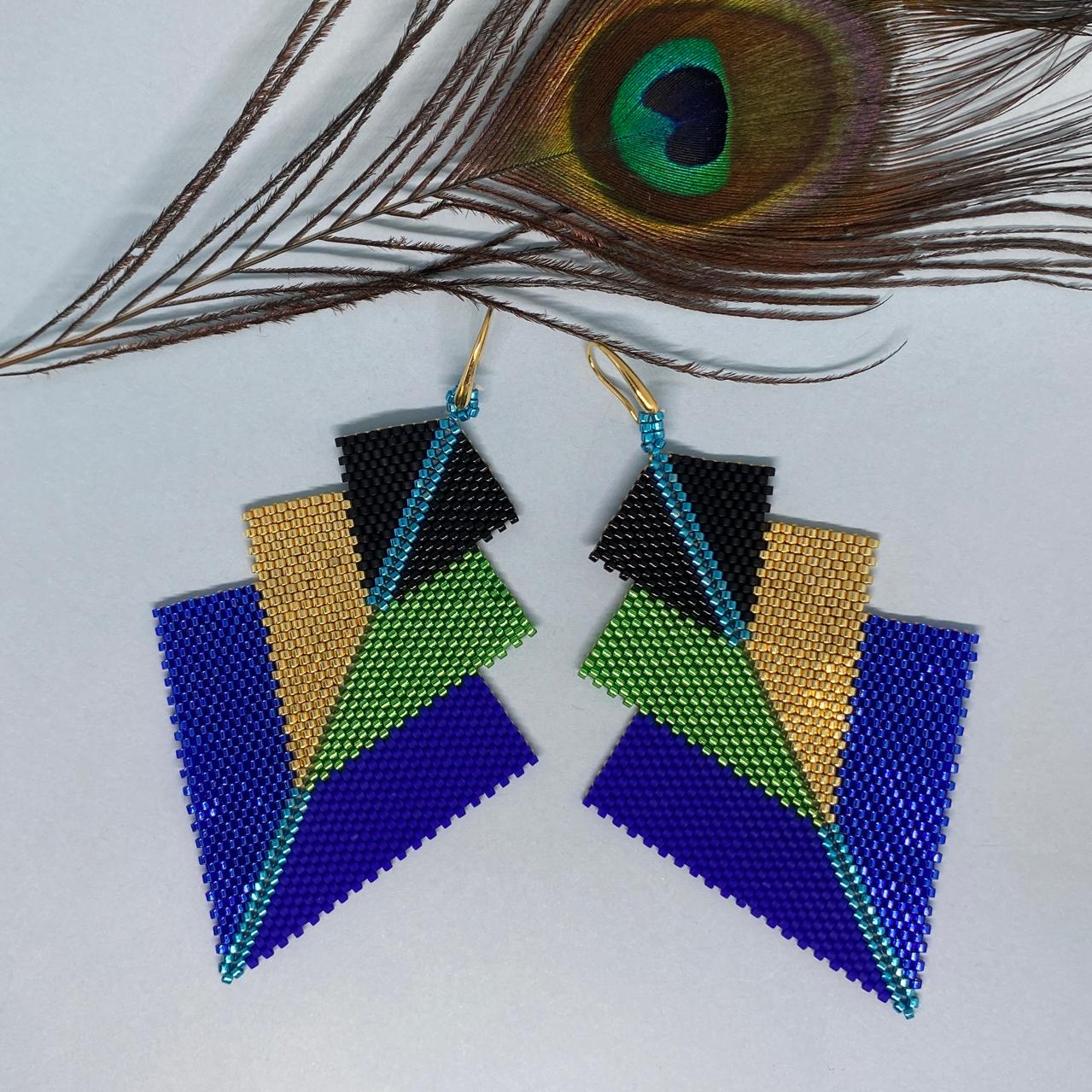 Aretes Cygni Pavo Real