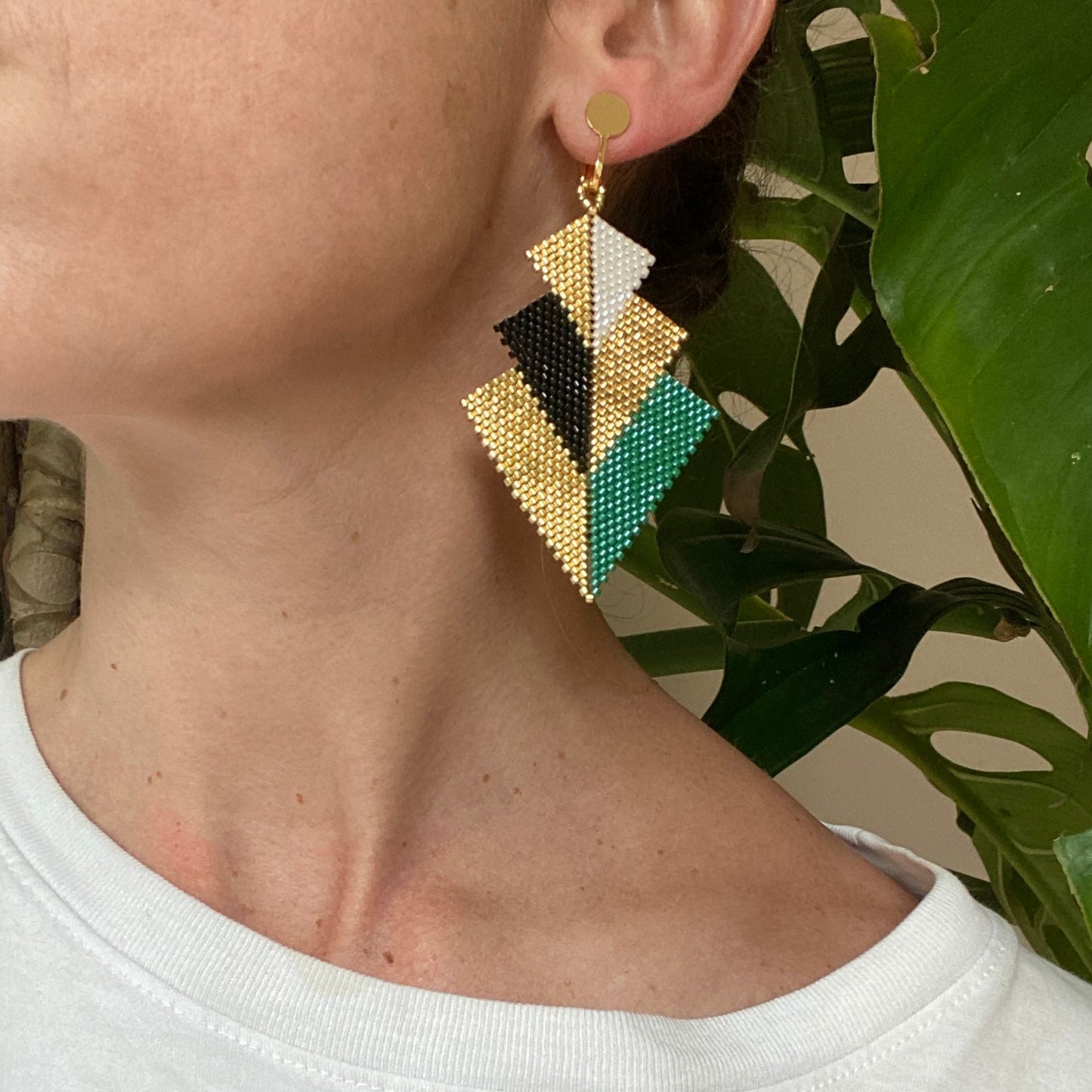Aretes Danika Dorado y Verde Esmeralda - Asimétrico