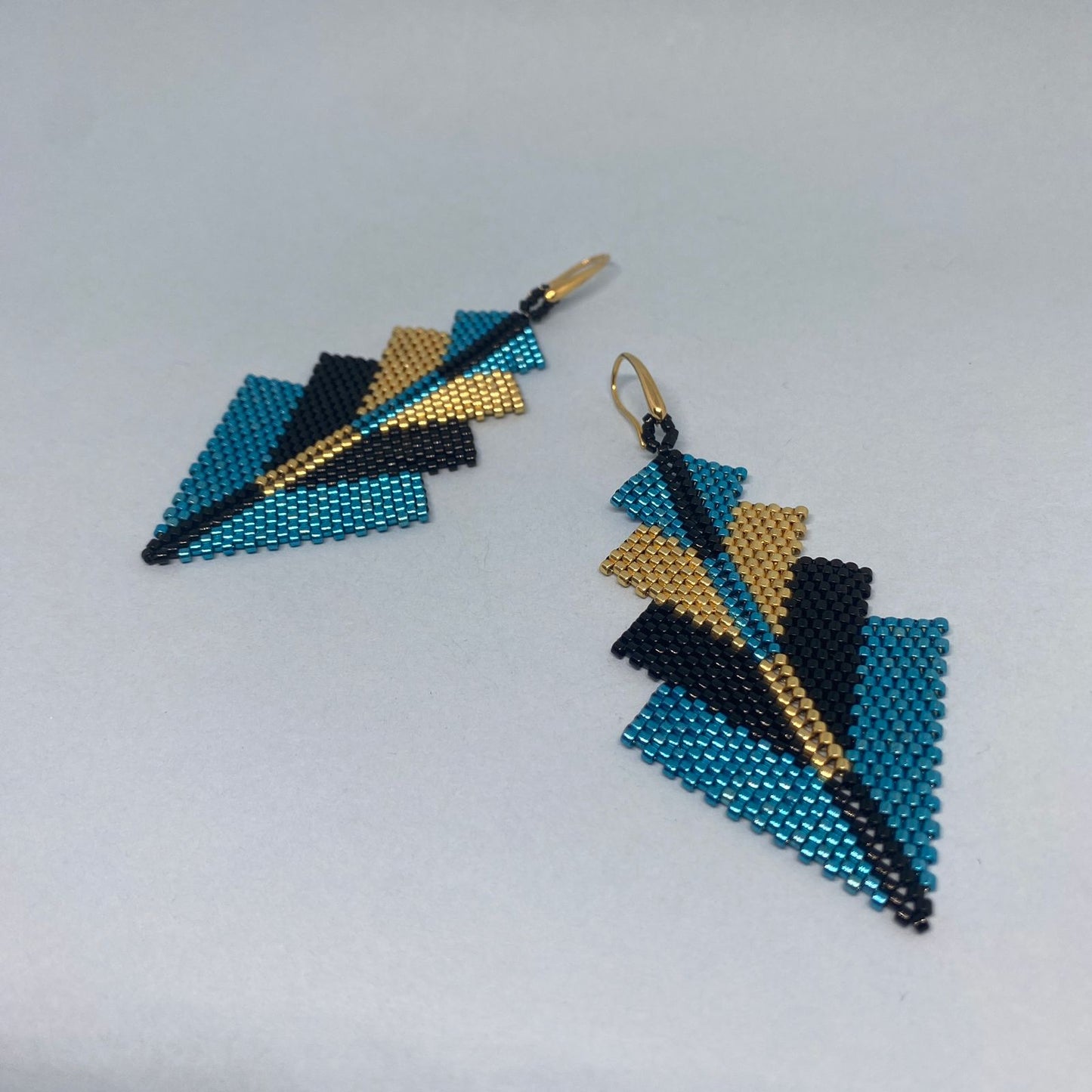 Aretes Rigel Azul Eléctrico y Dorado