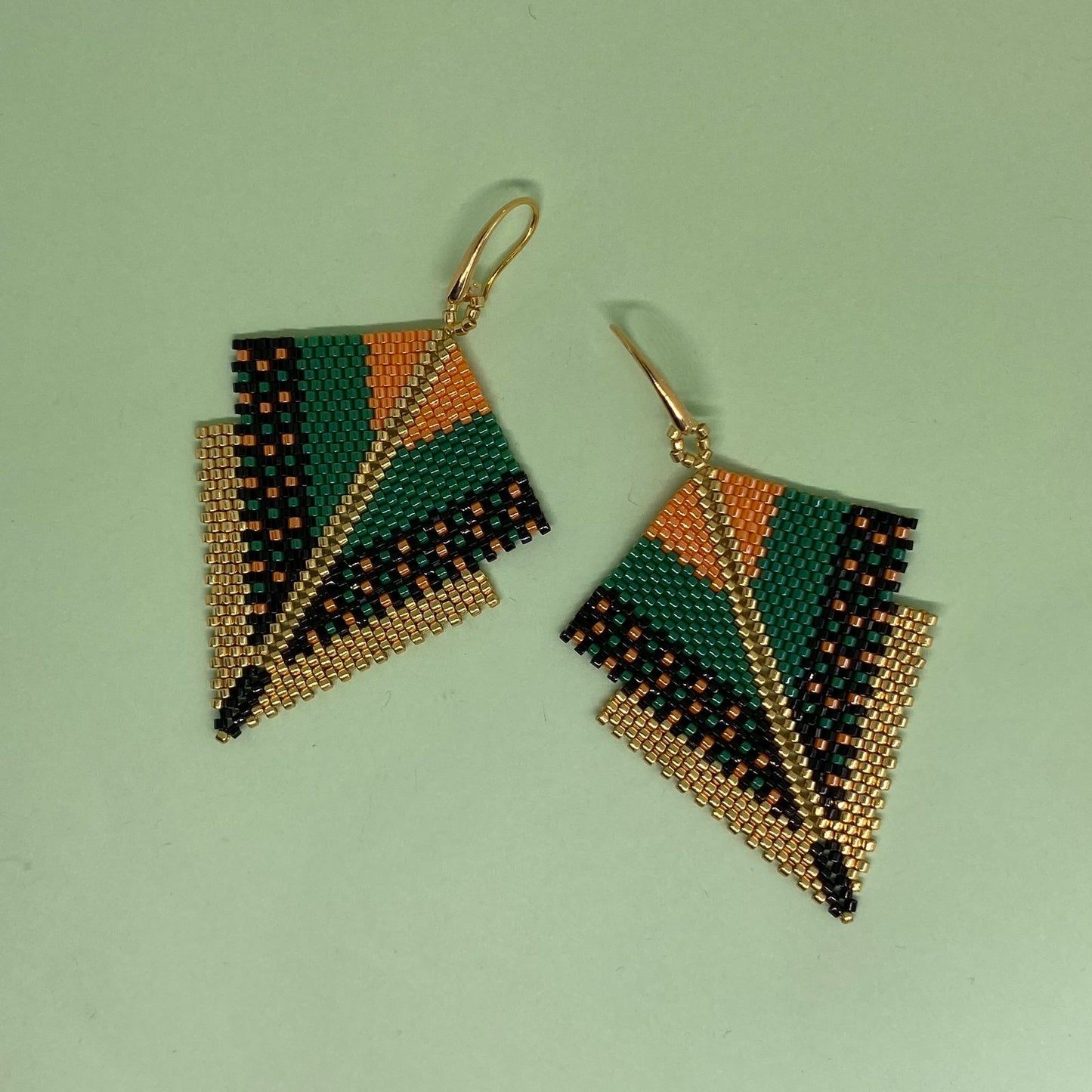 Aretes Canopo Verde Esmeralda y Naranja