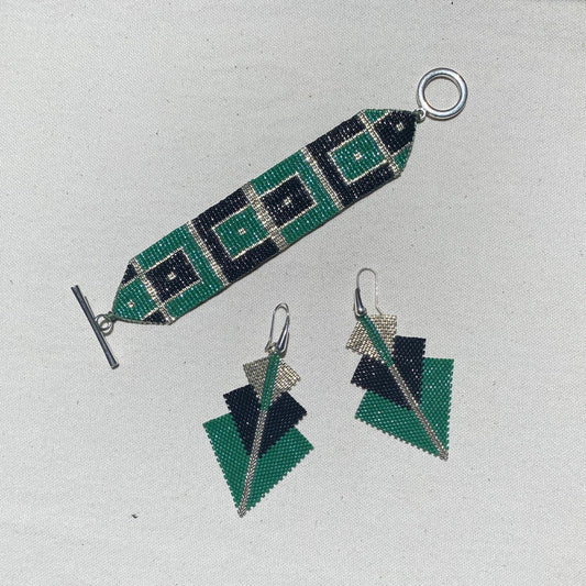 Conjunto Aretes Danika y Pulsera Cuadros Verde Esmeralda