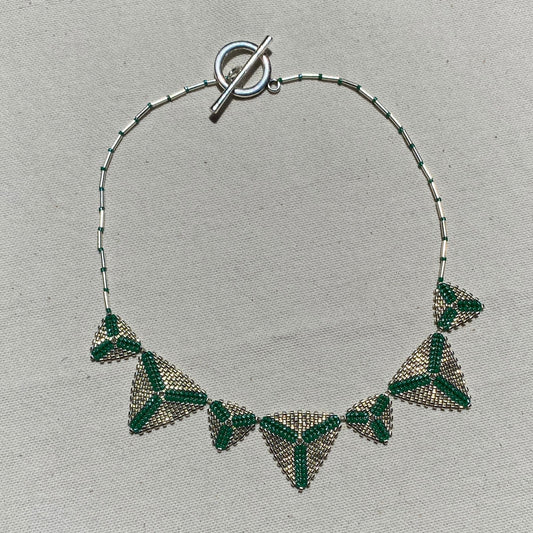 Collar Altaïr Verde Esmeralda y Plateado