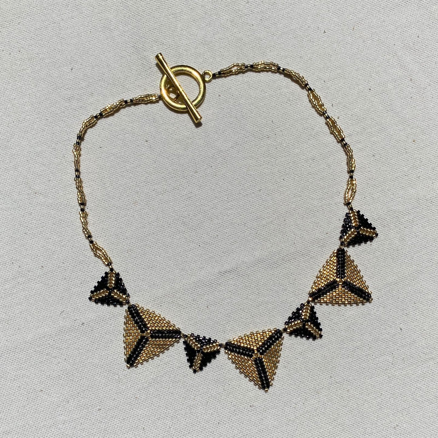 Collar Altaïr Negro y Dorado