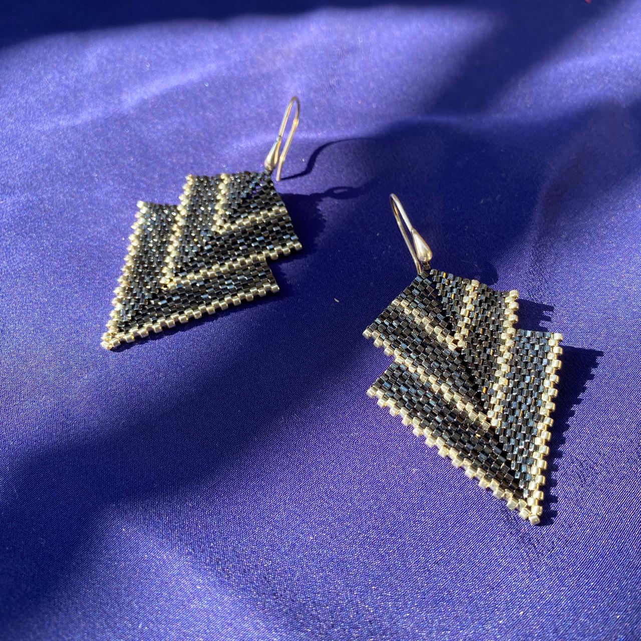 Aretes Centauri Gris Eléctrico y Plateado