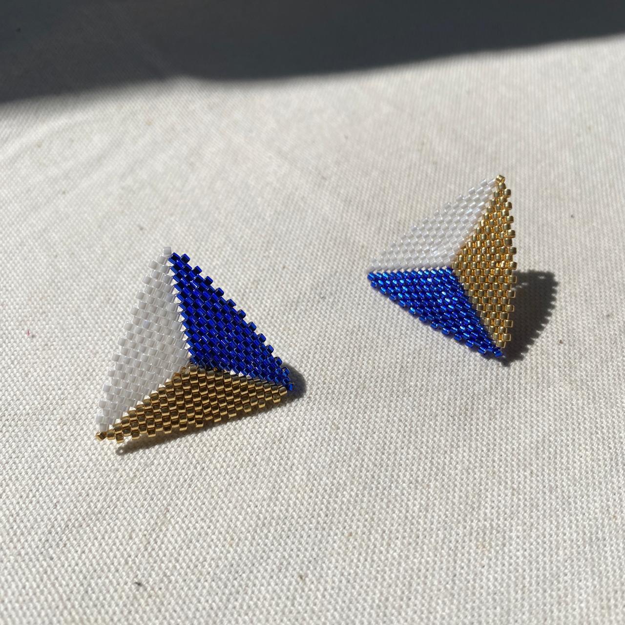 Aretes Triángulos Azul, Blanco y Dorado
