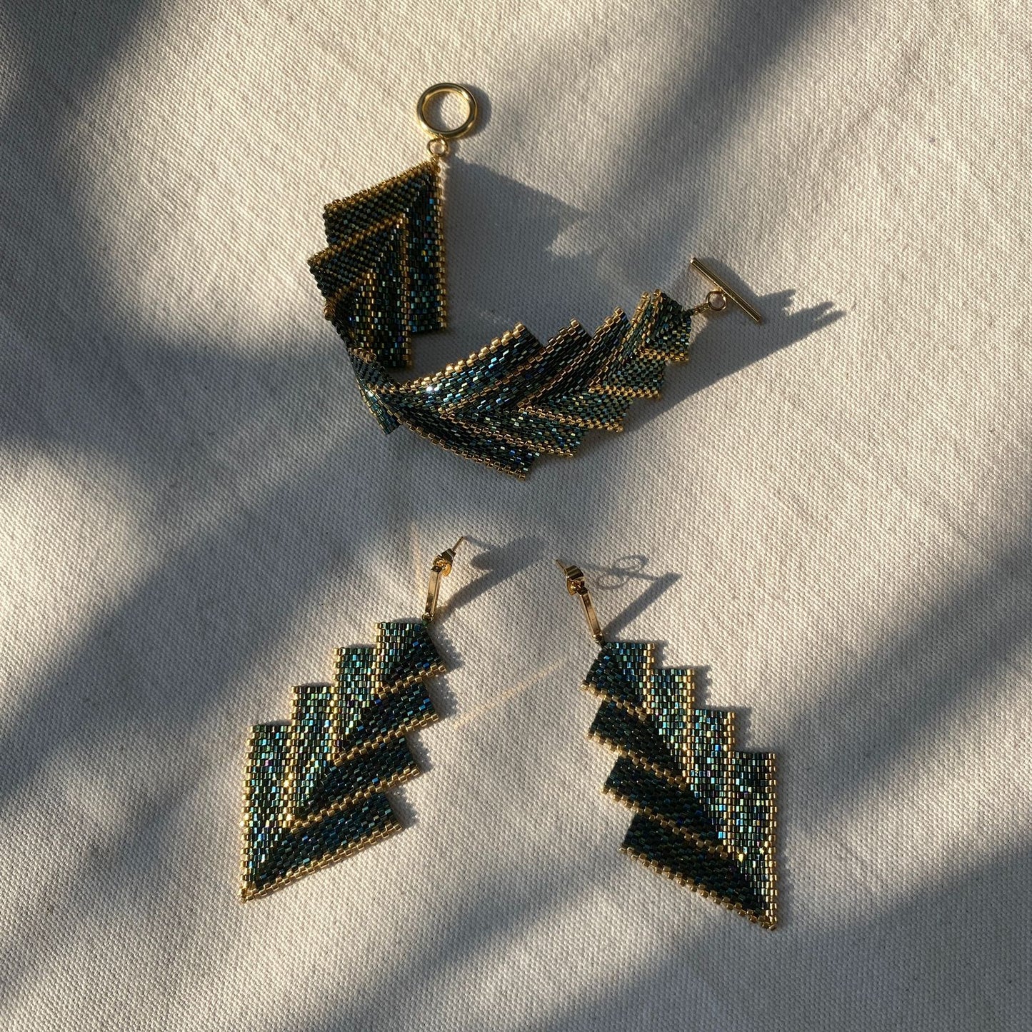 Conjunto Aretes Rigel y Pulsera Capella Verde y Dorado